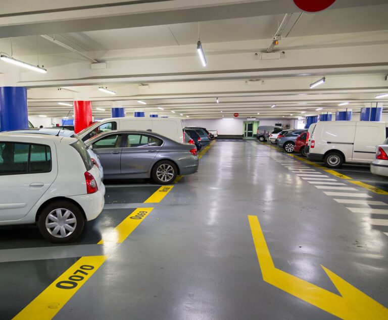 Geen schadevergoeding wegens parkeren zonder kaartje door snorfietshouder