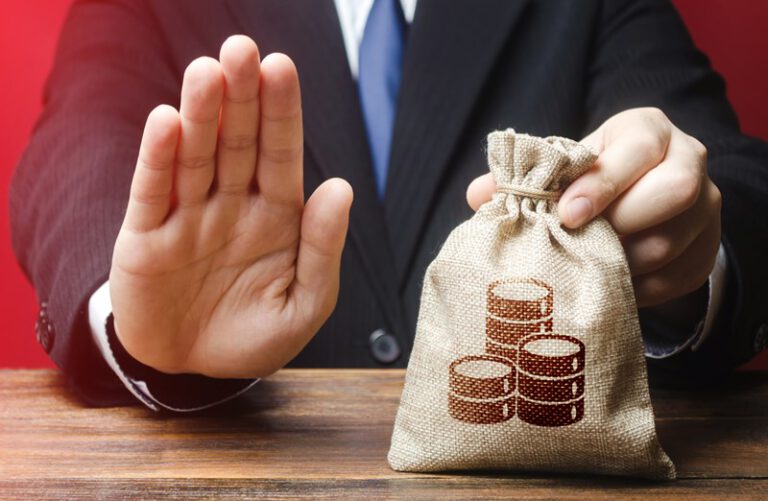 Vonnis buitengerechtelijk vernietigen kan niet, beslag houdt stand
