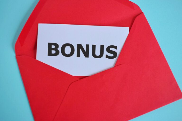 Werknemer heeft bij gebrek aan bewijs geen recht op hogere bonus