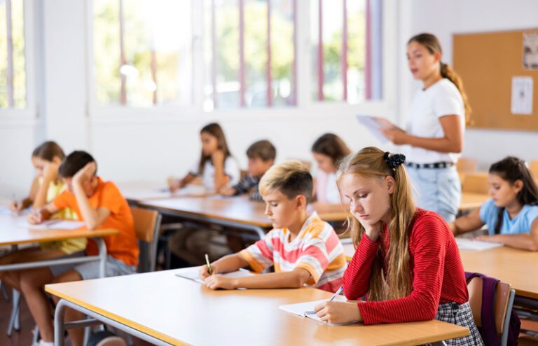 Basisschool mocht loon leerkracht stopzetten
